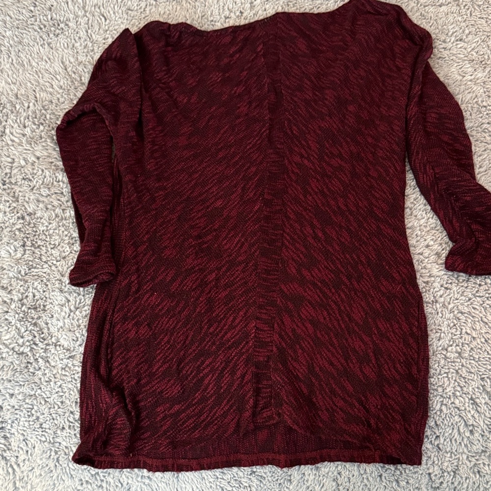Maroon Patterned Lightweight Maternity Knit Top - Picture 4 of 4